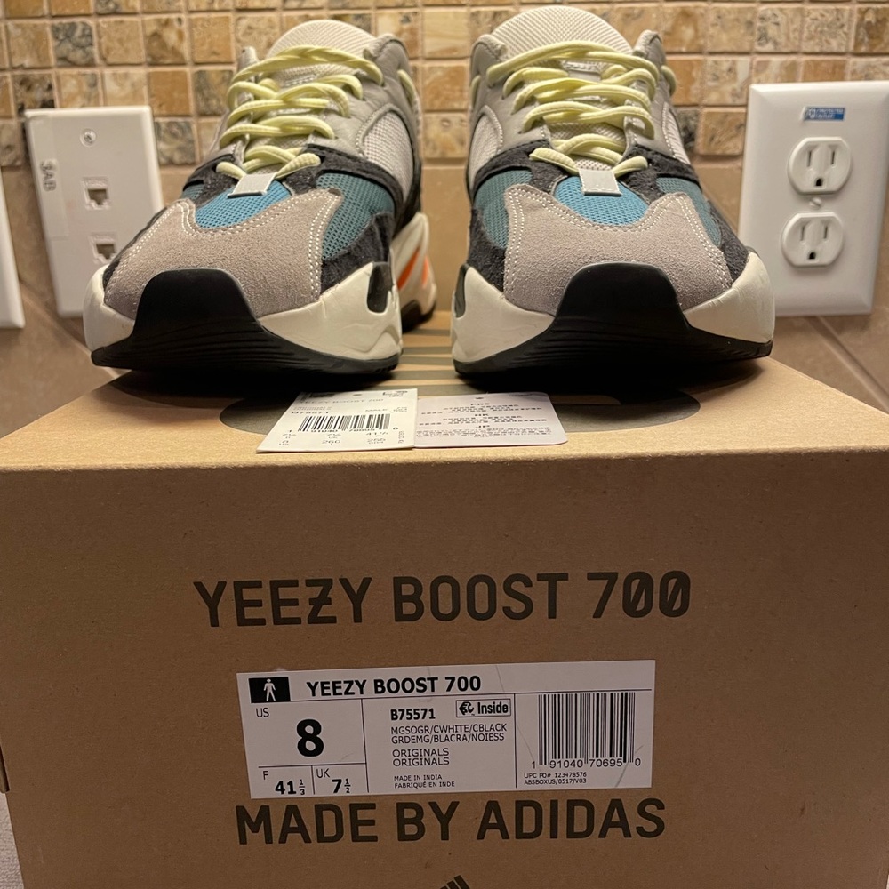 SOLD🔥Men Authentic Adidas YEEZY 700 Wave Runners